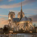 Parisinteriorsrentals - Beautiful 2 Bdr Le Marais Notre Dame