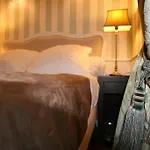 Parisinteriorsrentals - Beautiful 2 Bdr Le Marais Notre Dame