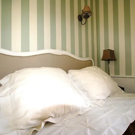 Parisinteriorsrentals - Beautiful 2 Bdr Le Marais Notre Dame Apartment *