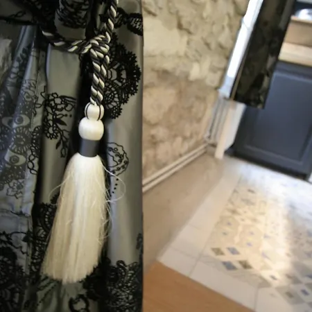 Apartment Parisinteriorsrentals - Beautiful 2 Bdr Le Marais Notre Dame *